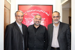 http://www.perspolisnews.com/images/88/kafashiyan_kashani/4.jpg
