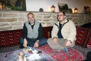 http://www.perspolisnews.com/images/88/pp_iranjavan_havashi/7.jpg