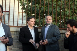 http://www.perspolisnews.com/images/88/tamrin_kashani/b_2/26.jpg